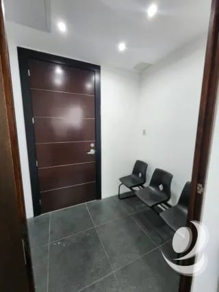 Rento Oficina en Zona 10, Ciudad de Guatemala.  Design Center – Frente a Oakland Mall. — Oficina en Alquiler en Zona 10, Guatemala, Ciudad — miniatura 5 de 17