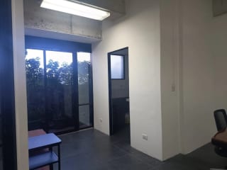 Vendo Oficina en Zona 10, Ciudad. Design Center Frente a Oakland — Oficina en Venta en Design Center, Zona 10, Guatemala, Ciudad — miniatura 15 de 17