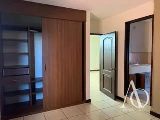 Casa en Venta en Portal de San Isidro 3, zona 16 / EN DIRECTO — Casa en Venta en Portal de San Isidro III, Zona 16, Guatemala, Ciudad — miniatura 6 de 16