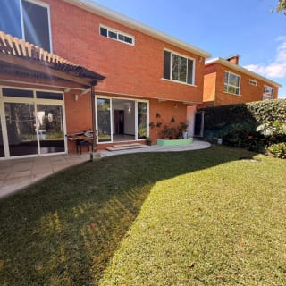 Casa en venta | 4 hab | 6 parqueos | jardin con pergola | San Antonio CAES — Casa en Venta en San Antonio, Carretera a El Salvador, Guatemala, Ciudad — miniatura 1 de 13