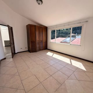 Casa en venta | 4 hab | 6 parqueos | jardin con pergola | San Antonio CAES — Casa en Venta en San Antonio, Carretera a El Salvador, Guatemala, Ciudad — miniatura 8 de 13