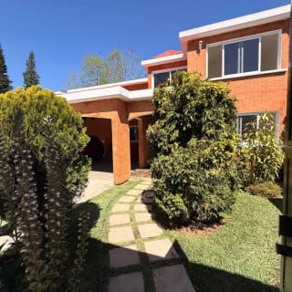 Casa en venta | 4 hab | 6 parqueos | jardin con pergola | San Antonio CAES — Casa en Venta en San Antonio, Carretera a El Salvador, Guatemala, Ciudad — miniatura 4 de 13