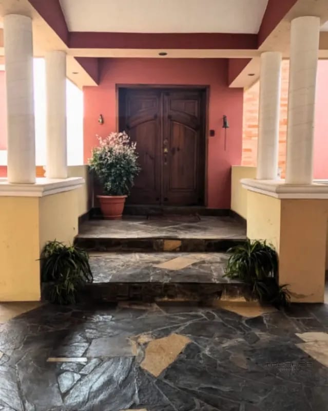 CASA EN VENTA FRAIJANES LA FORESTA DE 3 NIVELES — Casa en Venta en La Foresta, Carretera a El Salvador, Guatemala, Ciudad — foto 2 de 11