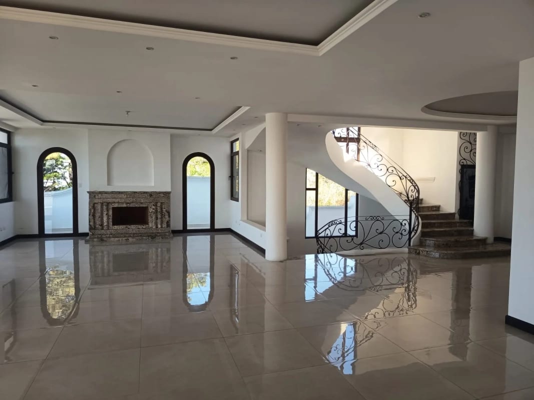 Vendo Espectacular MANSIÓN DE LUJO EN ALTOS DE MONTEBELLO. — Casa en Venta en Santa Catarina Pinula, Carretera a El Salvador, Guatemala, Ciudad — foto 16 de 17