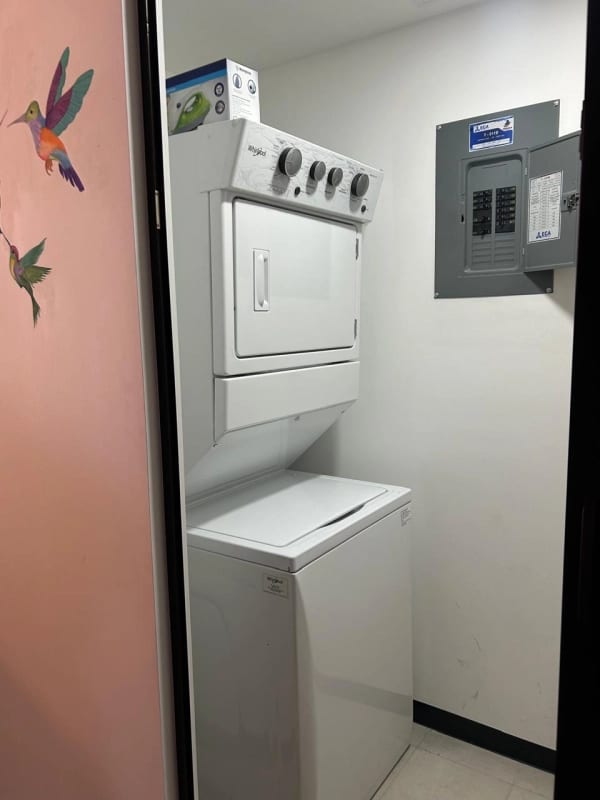 MODERNO ARTAMENTO EN ALQUILER TOTALMENTE AMUEBLADO Y EQUIPADO / PETÁPOLIS, ZONA 12 — Apartamento en Alquiler en Zona 12, Guatemala, Ciudad — foto 3 de 10