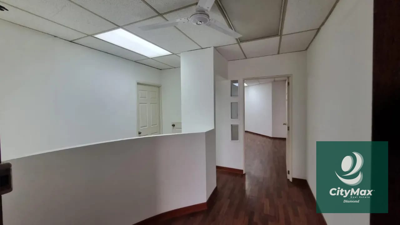 Oficina en renta Edificio de zona 10 — Oficina en Alquiler en Zona 10, Guatemala, Ciudad — foto 1 de 4