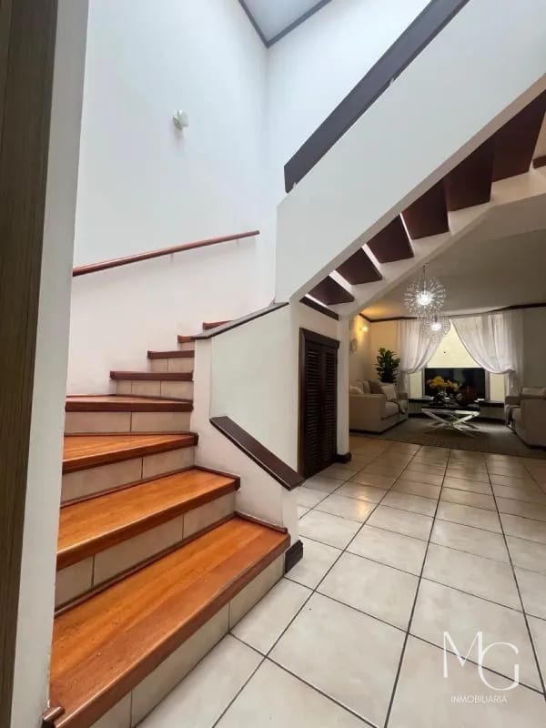 CASA EN VENTA – JARDINES DEL ROSARIO, ZONA 16 — Casa en Venta en Zona 16, Guatemala, Ciudad — foto 10 de 13