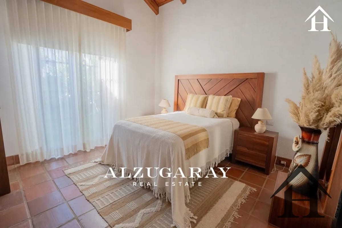 casa de 1 nivel con piscina  / amueblada / condominio Antigua — Casa en Venta en Antigua, Sacatepéquez — foto 2 de 11