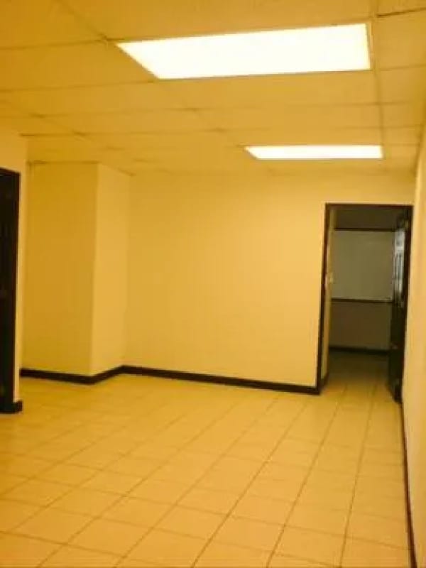 Oficina en Venta/Renta Centro Empresarial Zona 10 — Oficina en Alquiler en Zona 10, Guatemala, Ciudad — foto 4 de 6