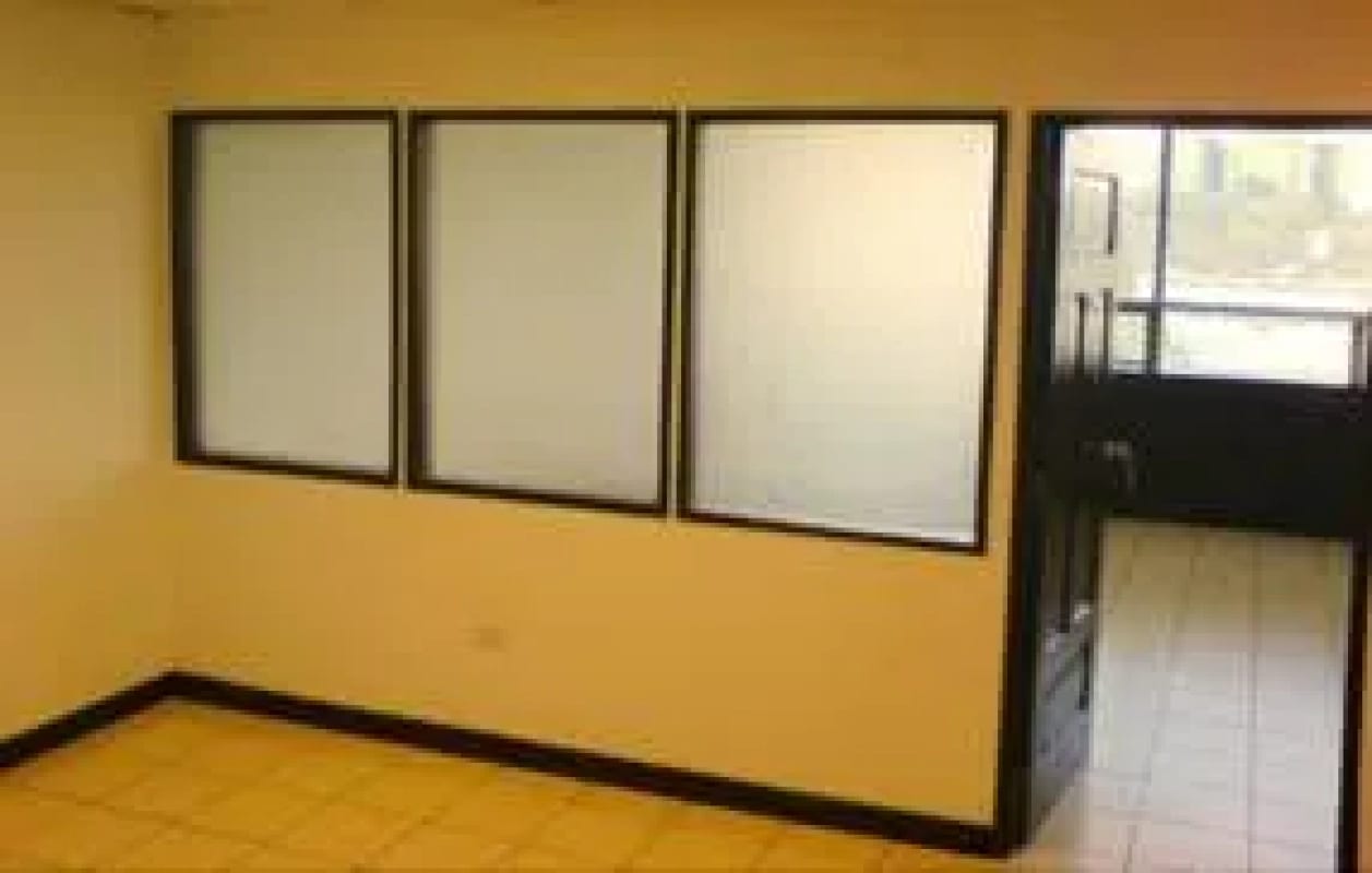 Oficina en Venta/Renta Centro Empresarial Zona 10 — Oficina en Alquiler en Zona 10, Guatemala, Ciudad — foto 3 de 6