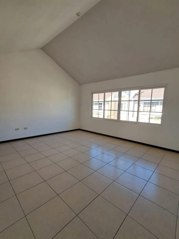 Venta de Casa en Residenciales Santa Mònica VI, Km. 16.5 Carretera a El Salvador — Casa en Venta en Carretera a El Salvador, Guatemala, Ciudad — foto 7 de 17