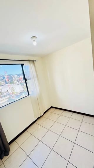 Apartamento en alquiler Z.10 — Apartamento en Alquiler en Zona 10, Guatemala, Ciudad — miniatura 2 de 12