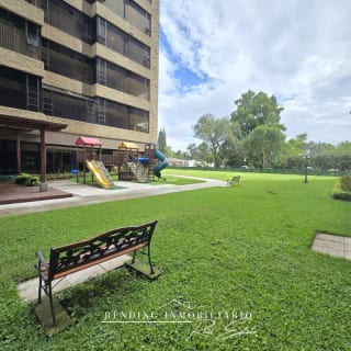 Apartamento en renta zona 10 Edificio Milenia amueblado de 2 habitaciones + 2 parqueos — Apartamento en Alquiler en Milenia, Zona 10, Guatemala, Ciudad — miniatura 3 de 9