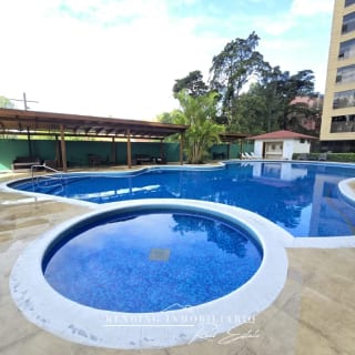 Apartamento en renta zona 10 Edificio Milenia amueblado de 2 habitaciones + 2 parqueos — Apartamento en Alquiler en Milenia, Zona 10, Guatemala, Ciudad — miniatura 2 de 9