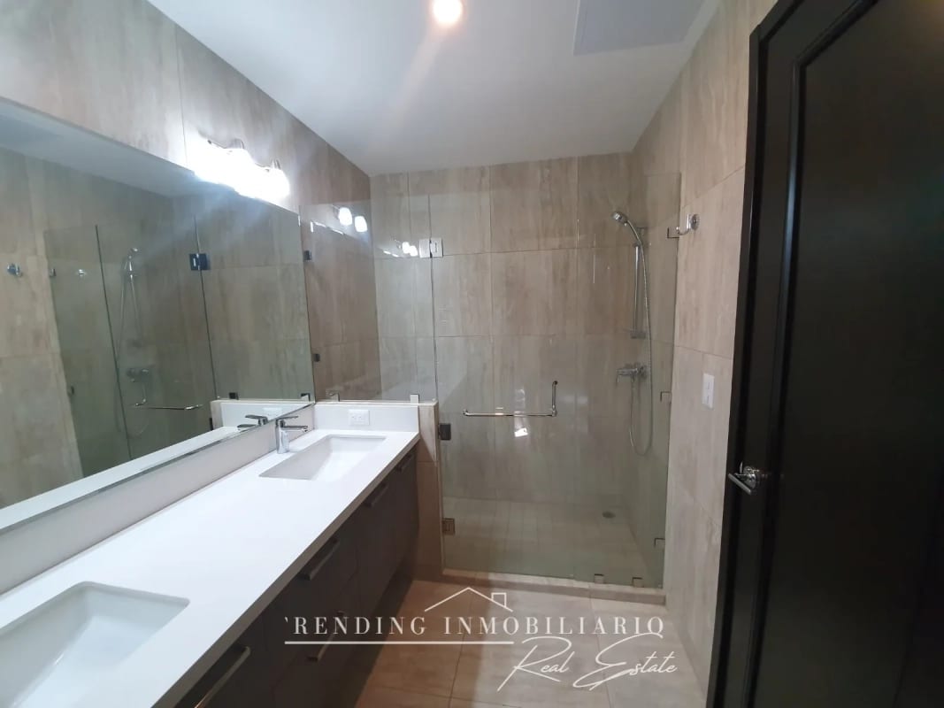 Apartamento en renta zona 10 edificio Santa María de 3 habitaciones + 2 parqueos — Apartamento en Alquiler en Santa María, Zona 10, Guatemala, Ciudad — foto 8 de 13