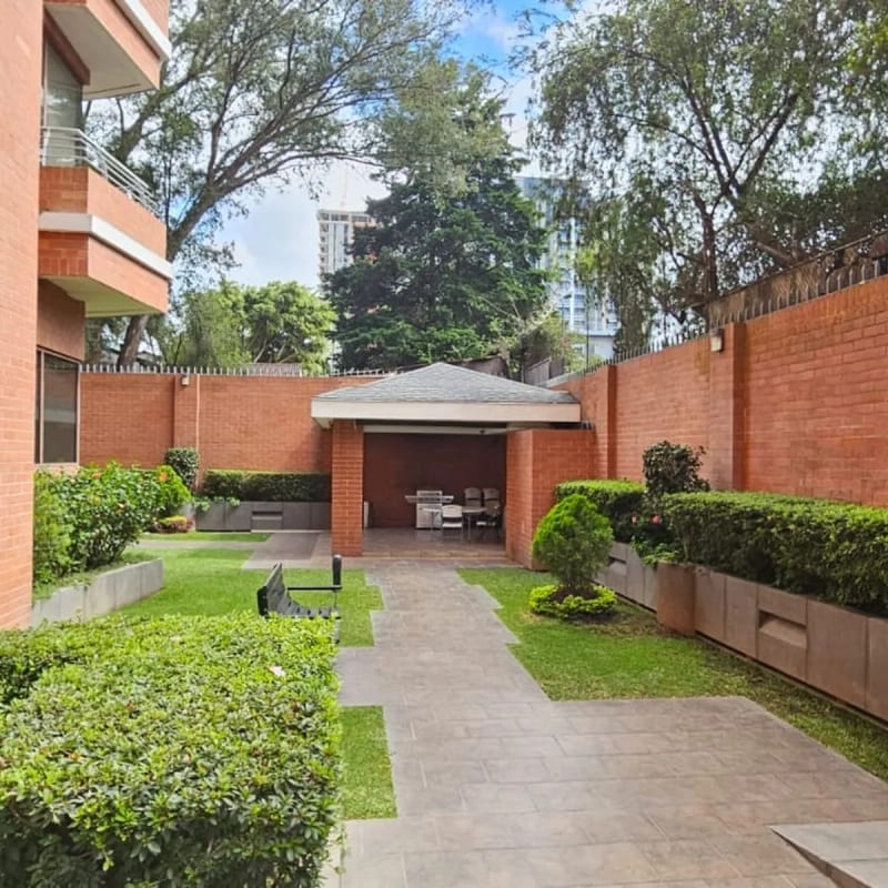 Apartamento en renta zona 10 edificio Santa María amueblado de 2 habitaciones + 2 parqueos — Apartamento en Alquiler en Santa María, Zona 10, Guatemala, Ciudad — foto 6 de 12