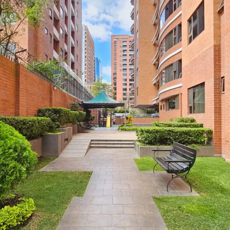 Apartamento en renta zona 10 edificio Santa María amueblado de 2 habitaciones + 2 parqueos — Apartamento en Alquiler en Santa María, Zona 10, Guatemala, Ciudad — foto 3 de 12