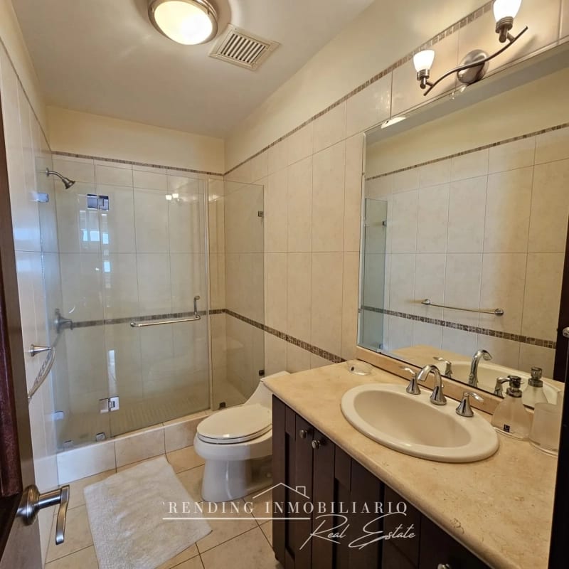 Apartamento en renta zona 14 edificio Casa Rialto de una habitación + 2 parqueos — Apartamento en Alquiler en Casa Rialto, Zona 14, Guatemala, Ciudad — foto 5 de 10