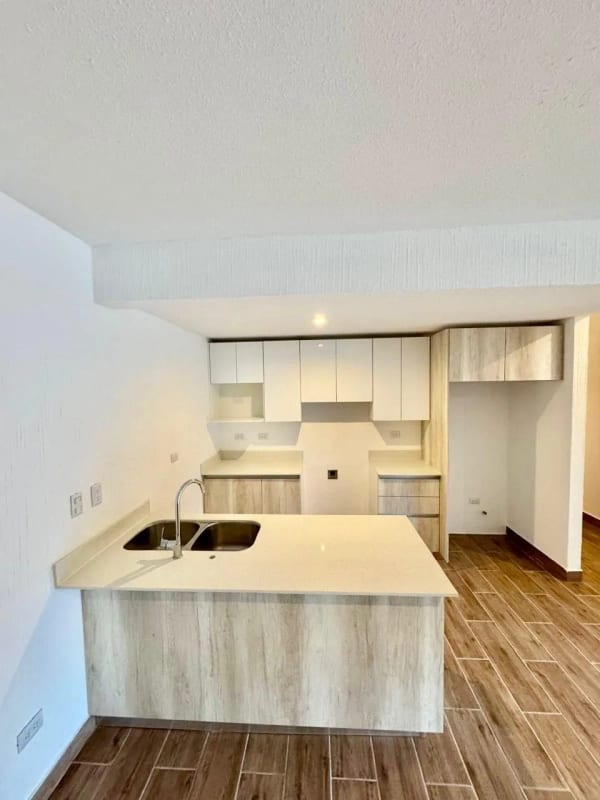 Apartamento en renta con jardín - CAES — Apartamento en Alquiler en Carretera a El Salvador, Guatemala, Ciudad — foto 10 de 11