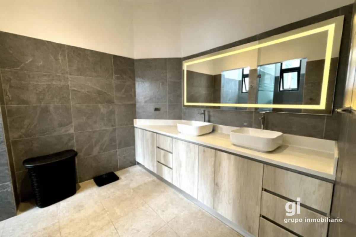Casa en venta en Santa Rosalía con excelente distribución, jardín y pozo propio — Casa en Venta en Carretera a El Salvador, Guatemala, Ciudad — foto 3 de 15