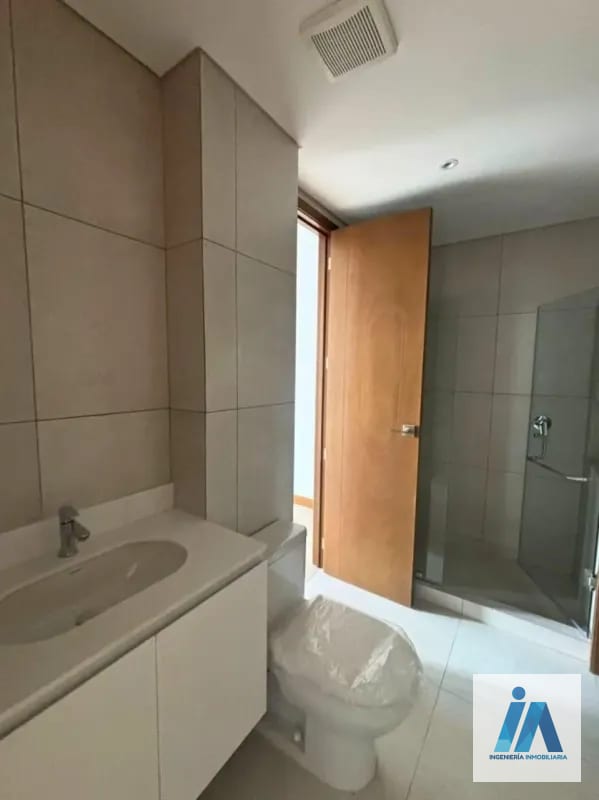 VENTA DE APARTAMENTO, 📍Edificio Ferré Diez, Zona 10 Es el refugio perfecto para quienes buscan vivir en el distrito empresarial con la serenidad de un entorno natural — Apartamento en Venta en Zona 10, Guatemala, Ciudad — foto 9 de 16