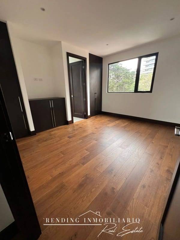 Apartamento en renta zona 14 edificio Vistana de 2 habitaciones + 2 parqueos — Apartamento en Alquiler en Vistana, Zona 14, Guatemala, Ciudad — foto 3 de 10