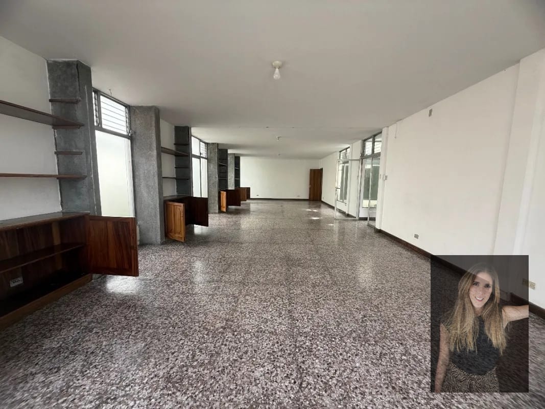 Amplia casa para oficina en zona 10 — Oficina en Alquiler en Zona 10, Guatemala, Ciudad — foto 1 de 17