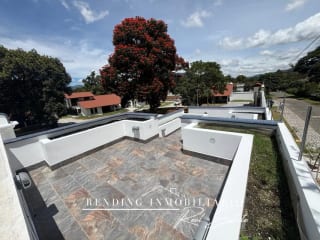 Casa en renta Antigua Guatemala condominio Villas de Duero de 4 habitaciones + 3 parqueos — Casa en Alquiler en Antigua, Sacatepéquez — miniatura 1 de 16