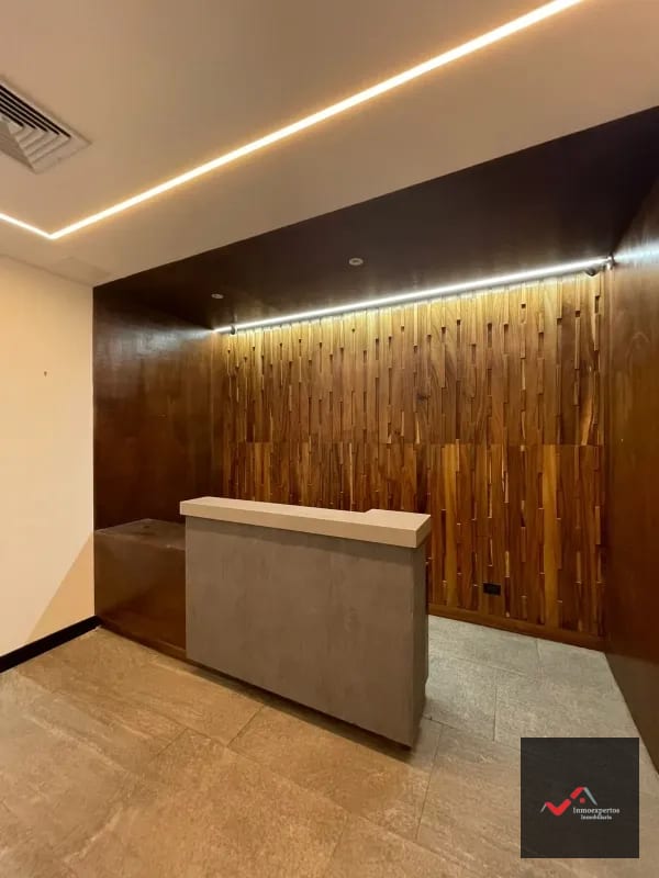 OFICINA EN RENTA ZONA 10 EDIFICIO RENOVATI  — Oficina en Alquiler en Zona 10, Guatemala, Ciudad — foto 1 de 8