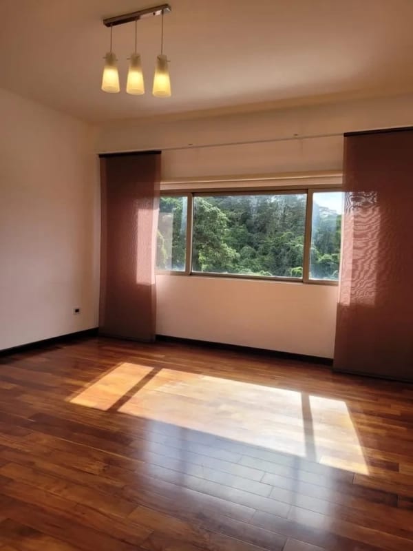 Amplia casa en Las Cumbres zona 16 — Casa en Venta en Las Cumbres, Zona 16, Guatemala, Ciudad — foto 11 de 17