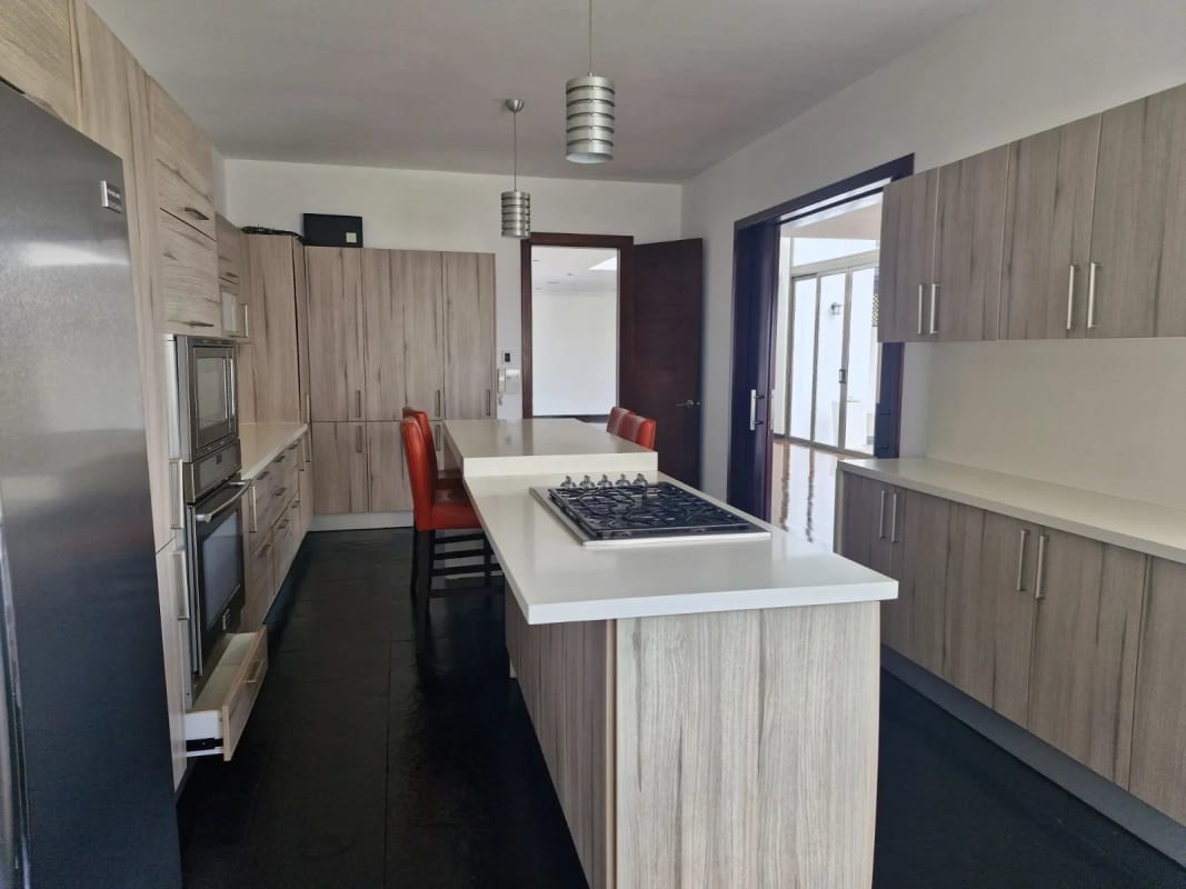Amplia casa en Las Cumbres zona 16 — Casa en Venta en Las Cumbres, Zona 16, Guatemala, Ciudad — foto 10 de 17