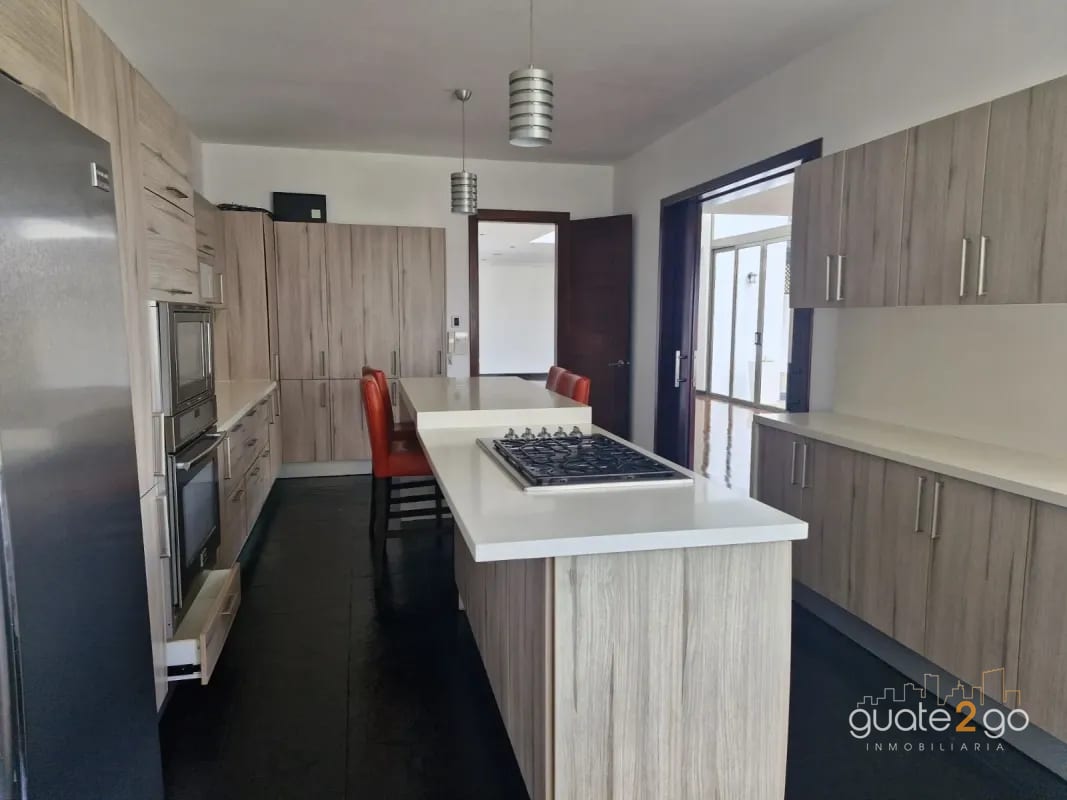 Amplia casa en Las Cumbres zona 16 — Casa en Venta en Las Cumbres, Zona 16, Guatemala, Ciudad — foto 10 de 17