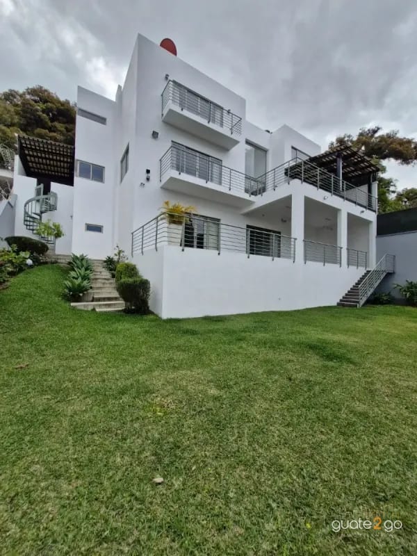 Amplia casa en Las Cumbres zona 16 — Casa en Venta en Las Cumbres, Zona 16, Guatemala, Ciudad — foto 3 de 17