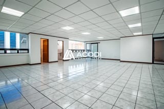 Oficina en Zona 10 — Oficina en Alquiler en Zona 10, Guatemala, Ciudad — miniatura 1 de 4