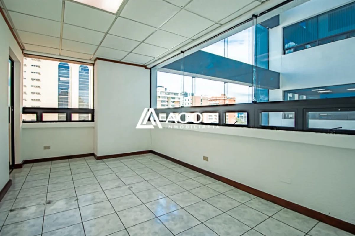 Oficina en Zona 10 — Oficina en Alquiler en Zona 10, Guatemala, Ciudad — foto 2 de 4