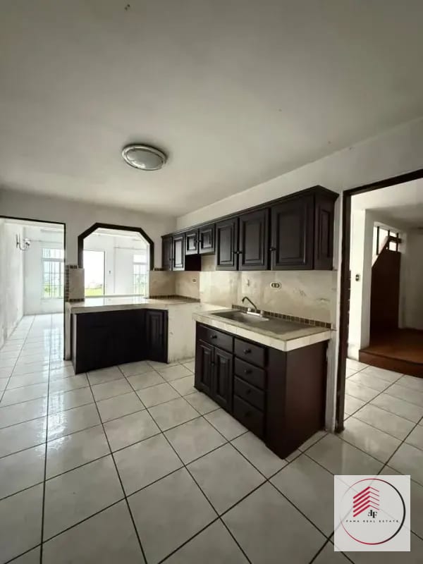 VENTA de casa en zona 11 a un costado de calzada Roosevelt — Casa en Venta en Zona 2 Mixco, Guatemala, Ciudad — foto 8 de 13