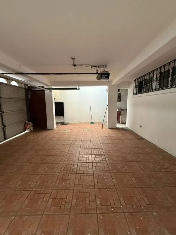 VENTA de casa en zona 11 a un costado de calzada Roosevelt — Casa en Venta en Zona 2 Mixco, Guatemala, Ciudad — foto 3 de 13