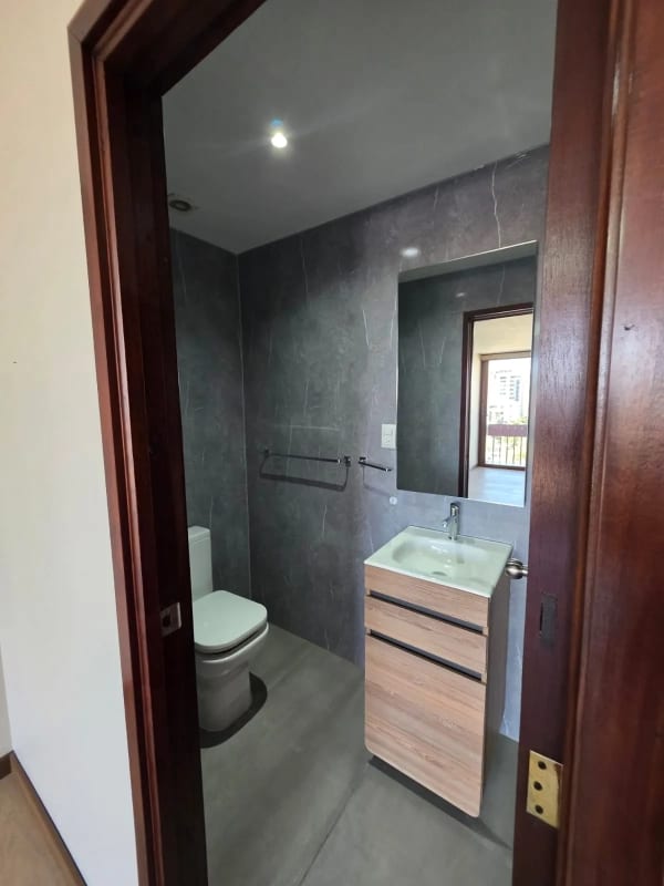 APARTAMENTO EN VENTA EN EL EDIFICIO CUATRO 14, ZONA 10 — Apartamento en Venta en Edificio 01010 (Cero Diez Diez), Zona 10, Guatemala, Ciudad — foto 9 de 16