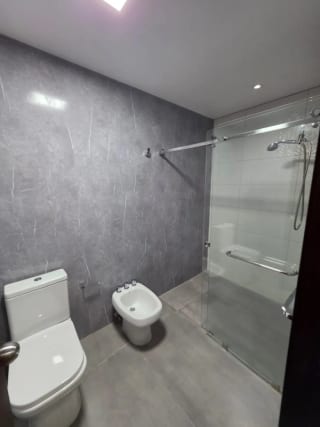 APARTAMENTO EN VENTA EN EL EDIFICIO CUATRO 14, ZONA 10 — Apartamento en Venta en Edificio 01010 (Cero Diez Diez), Zona 10, Guatemala, Ciudad — miniatura 7 de 16