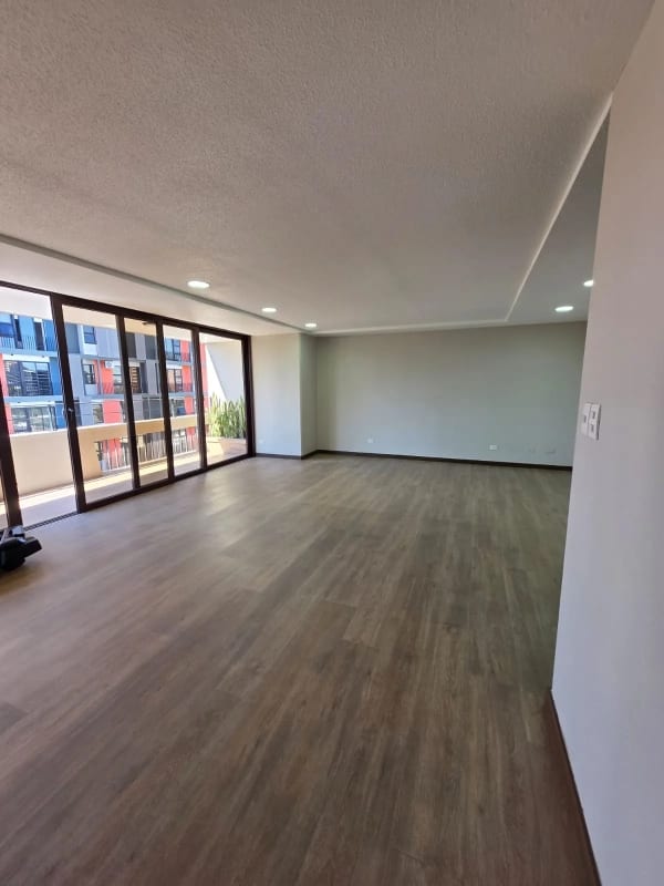 APARTAMENTO EN VENTA EN EL EDIFICIO CUATRO 14, ZONA 10 — Apartamento en Venta en Edificio 01010 (Cero Diez Diez), Zona 10, Guatemala, Ciudad — foto 4 de 16