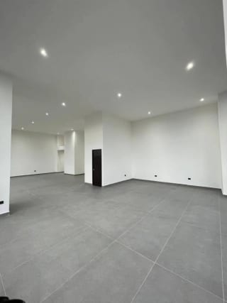 OFICINA EN VENTA – EDIFICIO RENOVATI, ZONA 10 — Oficina en Venta en Renovati, Zona 10, Guatemala, Ciudad — miniatura 1 de 4