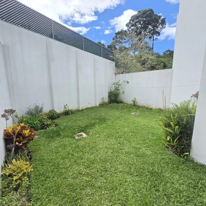 Casa en alquiler zona 16 Cañadas de San Isidro de 4 habitaciones + 3 parqueos — Casa en Alquiler en Acacias de Cayalá, Zona 16, Guatemala, Ciudad — foto 9 de 17
