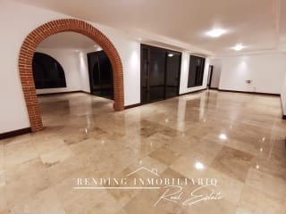 Casa en venta Encinos de Cayalá zona 16 con 5 habitaciones + 6 parqueos — Casa en Venta en Encinos de Cayala, Zona 16, Guatemala, Ciudad — miniatura 1 de 17