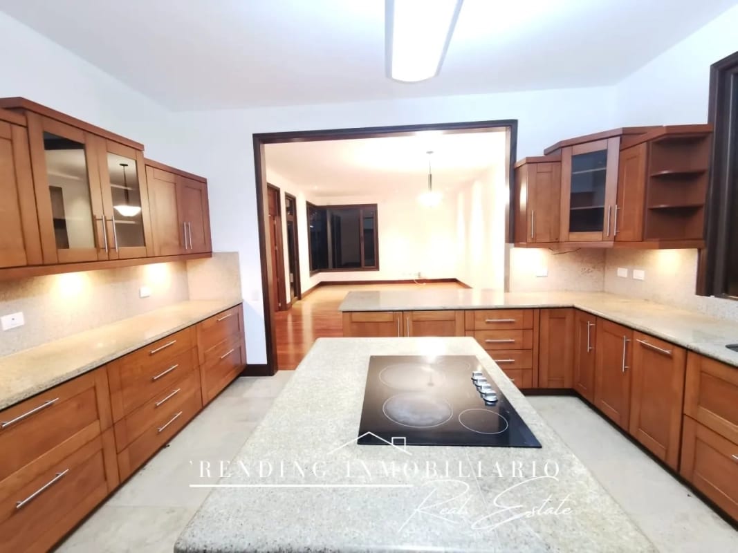 Casa en venta Encinos de Cayalá zona 16 con 5 habitaciones + 6 parqueos — Casa en Venta en Encinos de Cayala, Zona 16, Guatemala, Ciudad — foto 16 de 17
