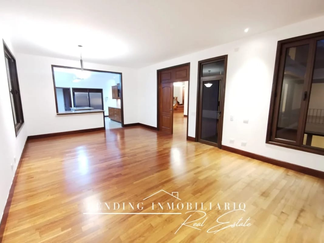 Casa en venta Encinos de Cayalá zona 16 con 5 habitaciones + 6 parqueos — Casa en Venta en Encinos de Cayala, Zona 16, Guatemala, Ciudad — foto 14 de 17