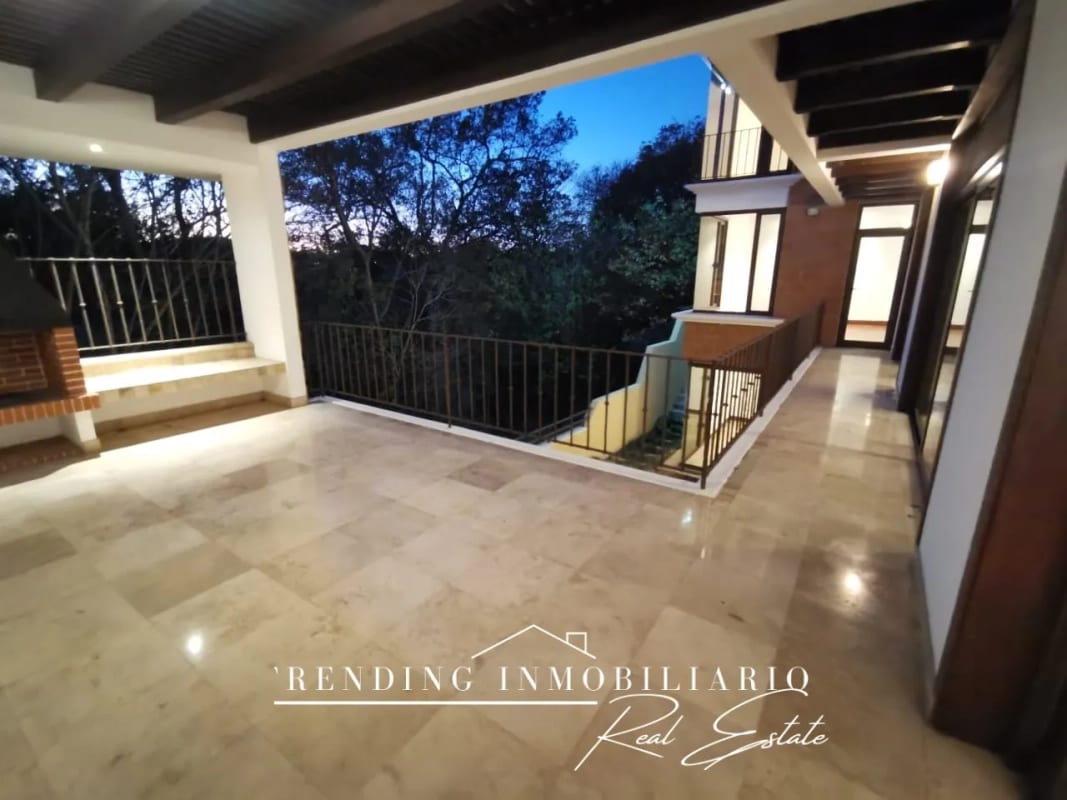 Casa en venta Encinos de Cayalá zona 16 con 5 habitaciones + 6 parqueos — Casa en Venta en Encinos de Cayala, Zona 16, Guatemala, Ciudad — foto 11 de 17