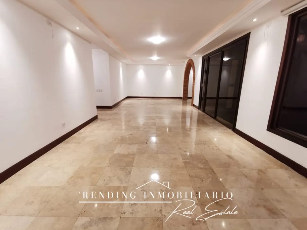 Casa en venta Encinos de Cayalá zona 16 con 5 habitaciones + 6 parqueos — Casa en Venta en Encinos de Cayala, Zona 16, Guatemala, Ciudad — foto 6 de 17
