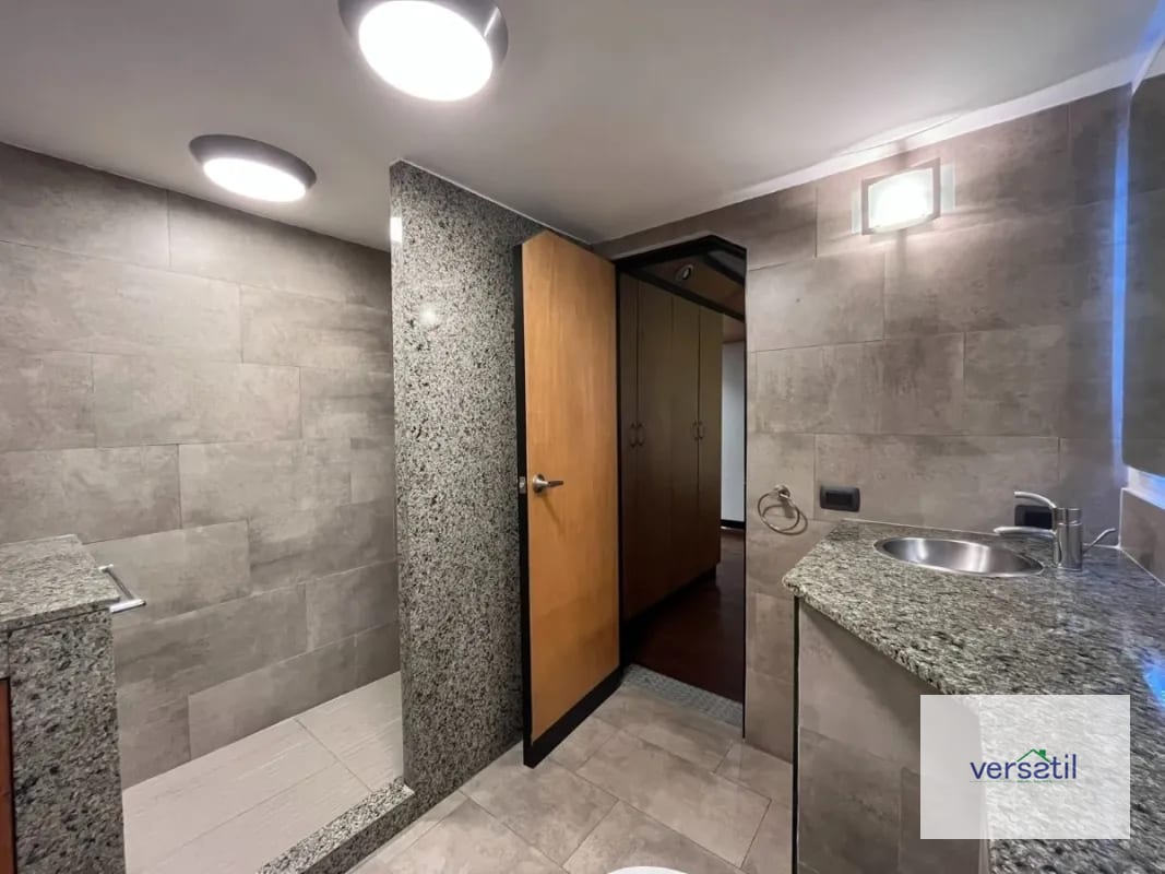 Bello y amplio apartamento en alquiler Oakland zona 10 — Apartamento en Alquiler en Oakland I, Zona 10, Guatemala, Ciudad — foto 4 de 11