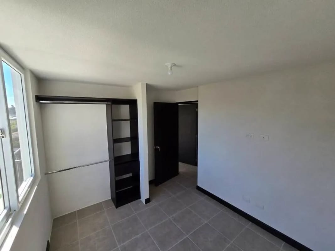 Apartamento en Alquiler | Edificio Esenta | Zona 12 | 2 habitaciones · Cerca de la USAC — Apartamento en Alquiler en Esenta, Zona 12, Guatemala, Ciudad — foto 3 de 11