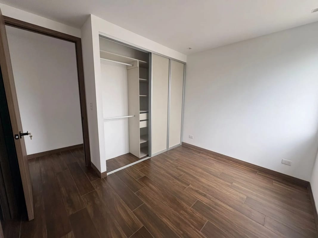 Apartamento en Alquiler / Venta | Edificio Vila Quince | Zona 15 Vista Hermosa 2 | 3 habitaciones · 3 parqueos — Apartamento en Alquiler en Vila Quince, Zona 15, Guatemala, Ciudad — foto 8 de 15